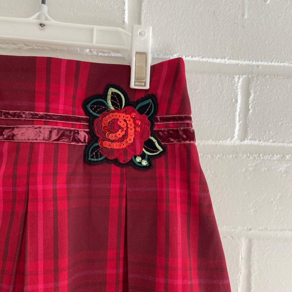 Children’s Place Classic Red Plaid Skirt Sequin Rose Applique Embellishment Sz 4 - Picture 3 of 9